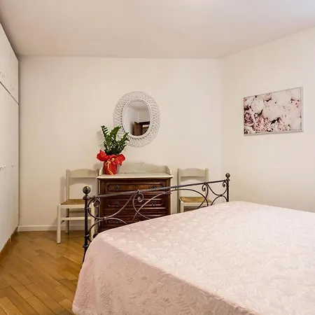 Lola Nyaraló Brenzone sul Garda