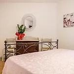 Lola بيت للعطل